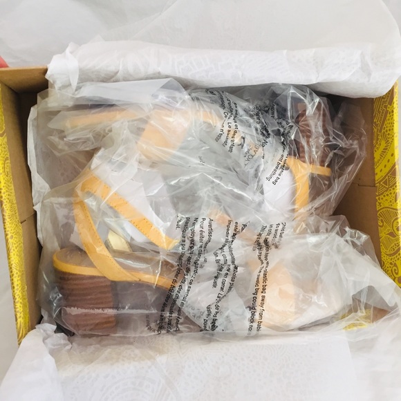 Mix No. 6 Golden Yellow Block Heel Sandal Size 6 - Picture 4 of 6